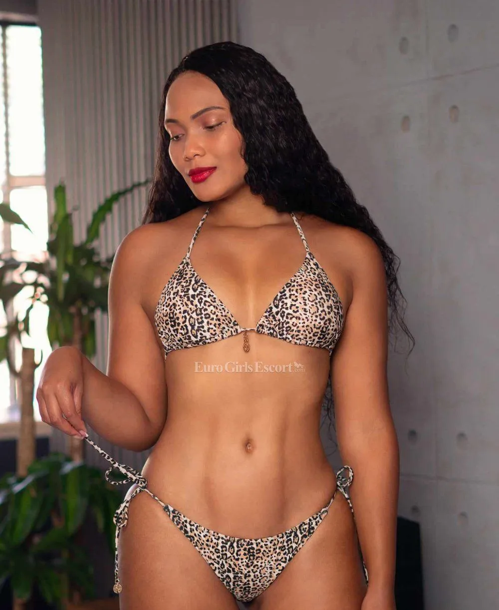 Rossalia Masseuse photo 2