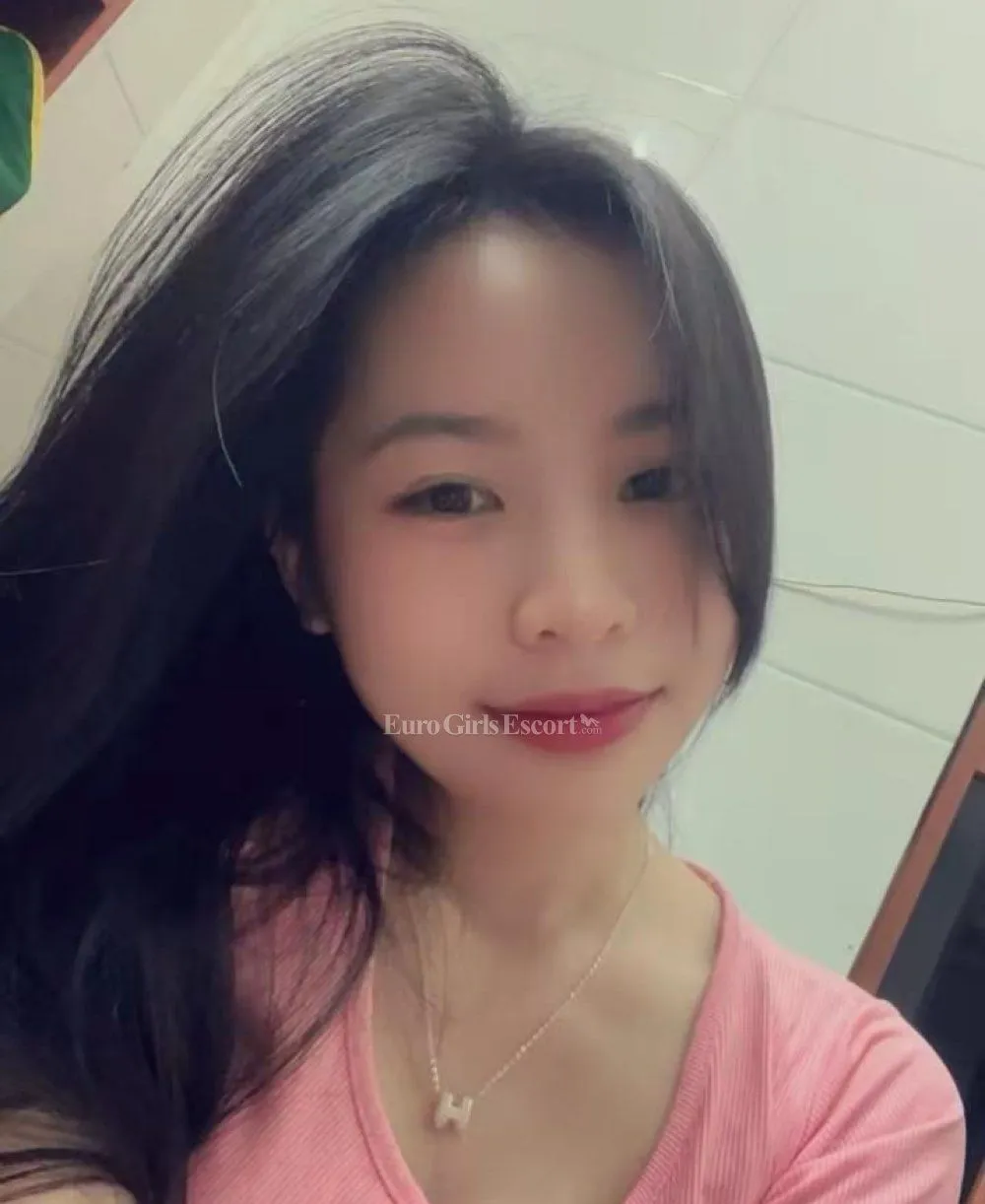 Thuy photo 3